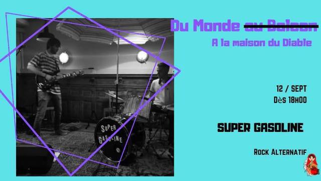 Du monde (au balcon) déplacé à la Maison du diable!
