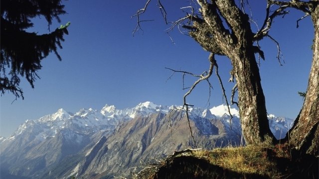 Entre la terre et les cieux – Hommage au Valais